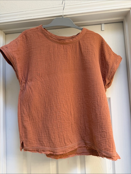 Faherty Tops - Faherty Short Sleeve 100% organic cotton  Tee - Rust Orange/Brown size medium